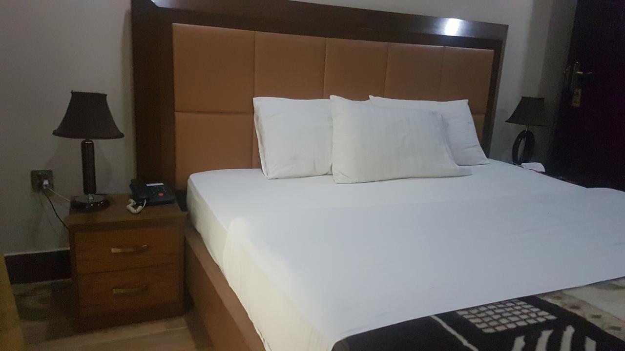 Midtown Hotel Rawalpindi Eksteriør billede